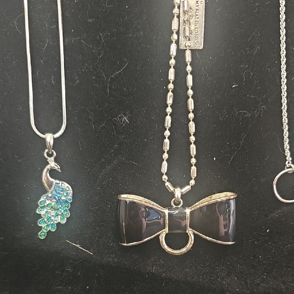 Elegant Silver Necklace Collection - Picture 4 of 6